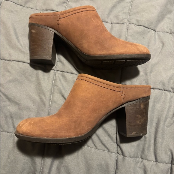 CLARKS COLLECTION Womens Enfield Sandy Heeled Suede Brown Clogs Size 8.5 - Picture 4 of 7